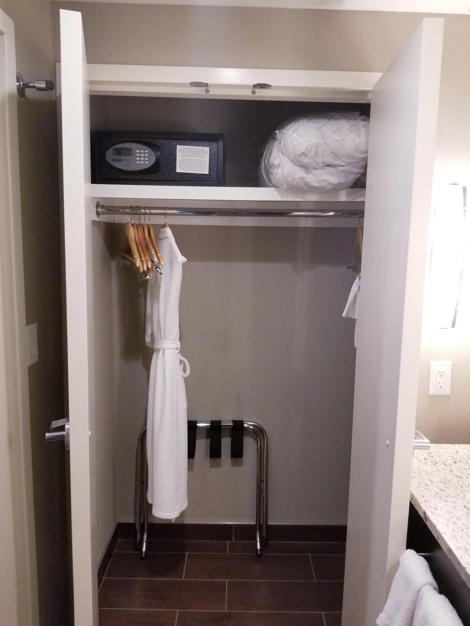 Hotel Homewood Airport 3*